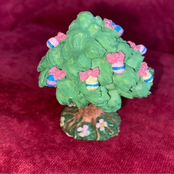 A family of Easter Bunnies and tree bedecked with colorful eggs in one lot. - Picture 5 of 16